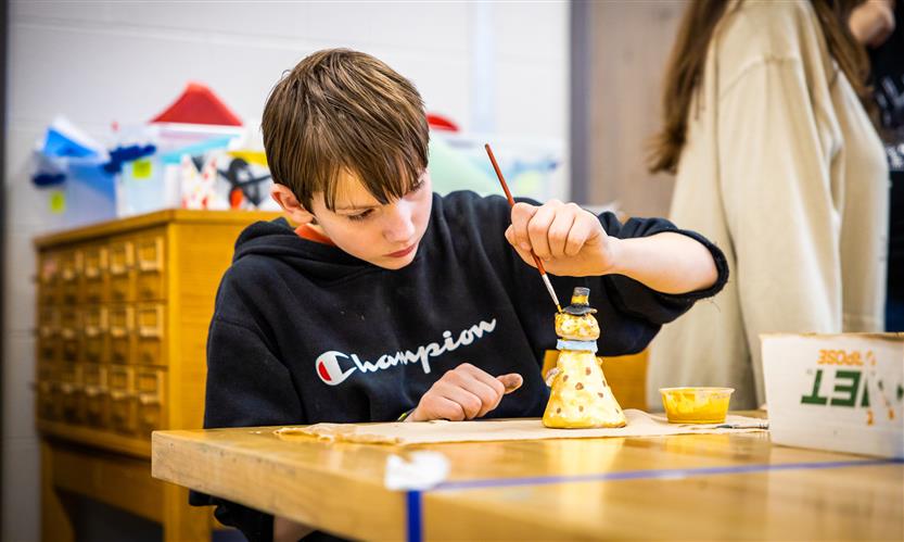 Students make clay sculptures